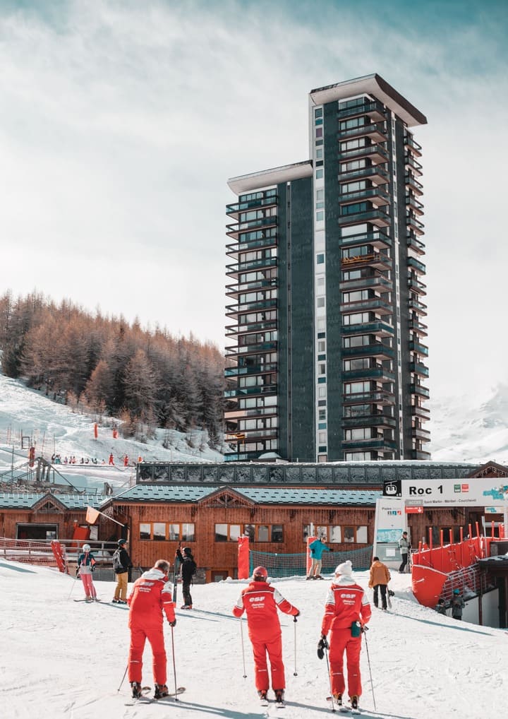 edificio en la nieve. Estacion de ski